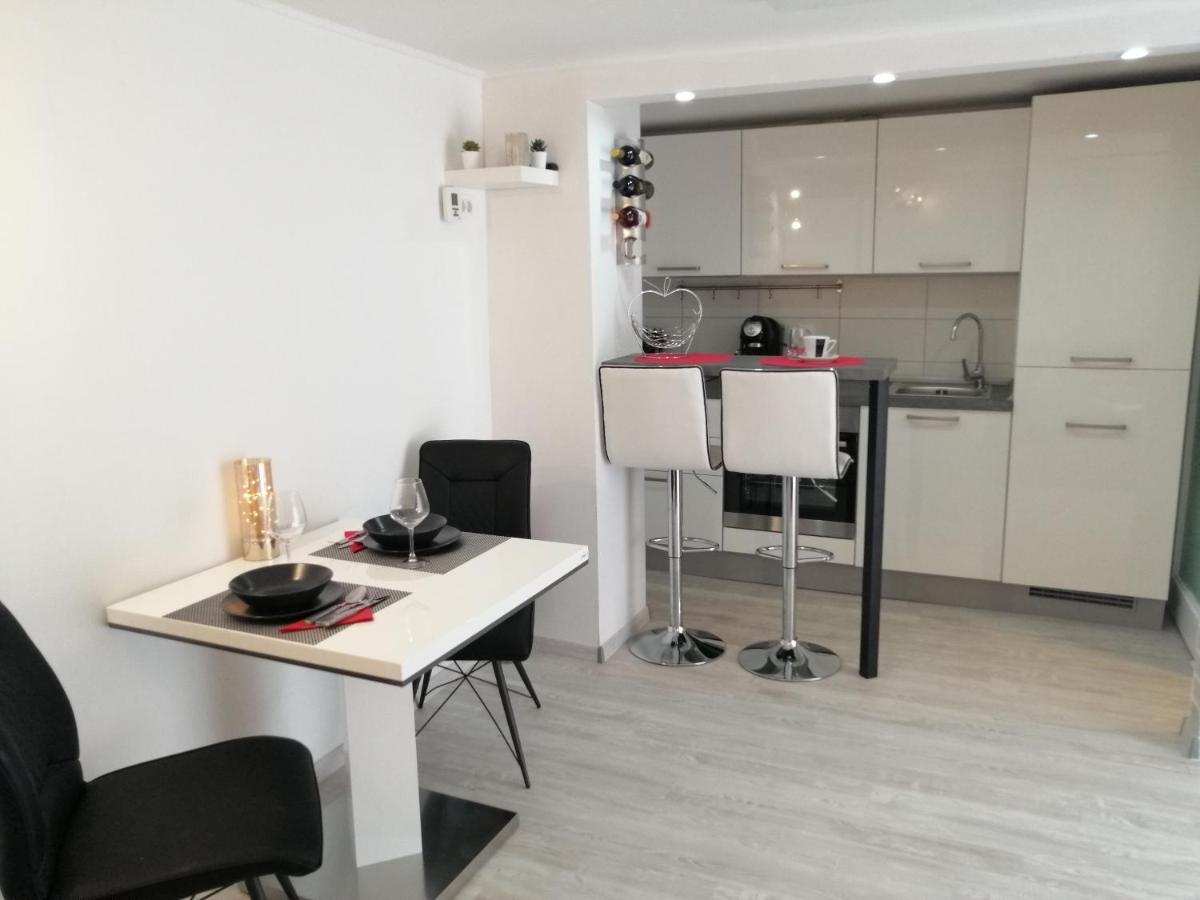 App Noel Apartamento Lucija Exterior foto